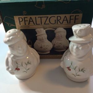 Pfaltzgraff Winterberry Salt &Pepper Set